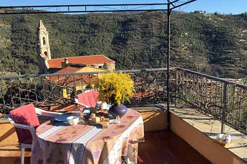 Ferienhaus (Rustico) im idyllischen Castellazzo  mit Wohlfühlambiente, liebevoll renoviert, spektakulärer Meerblick.

4 bis 7 Personen
Dachterrasse
ab 530 € / Woche